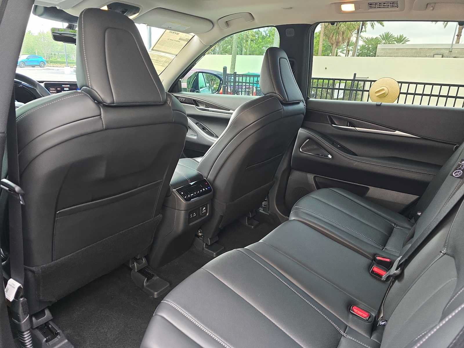Certified 2025 INFINITI QX60 Sensory w/ Vision Package AWD/4WD image 14
