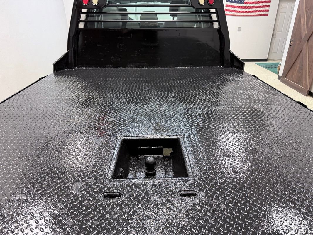 Used 2012 Ford F550 4x4 Crew Cab Super Duty w/ Payload Upgrade Pkg image 9