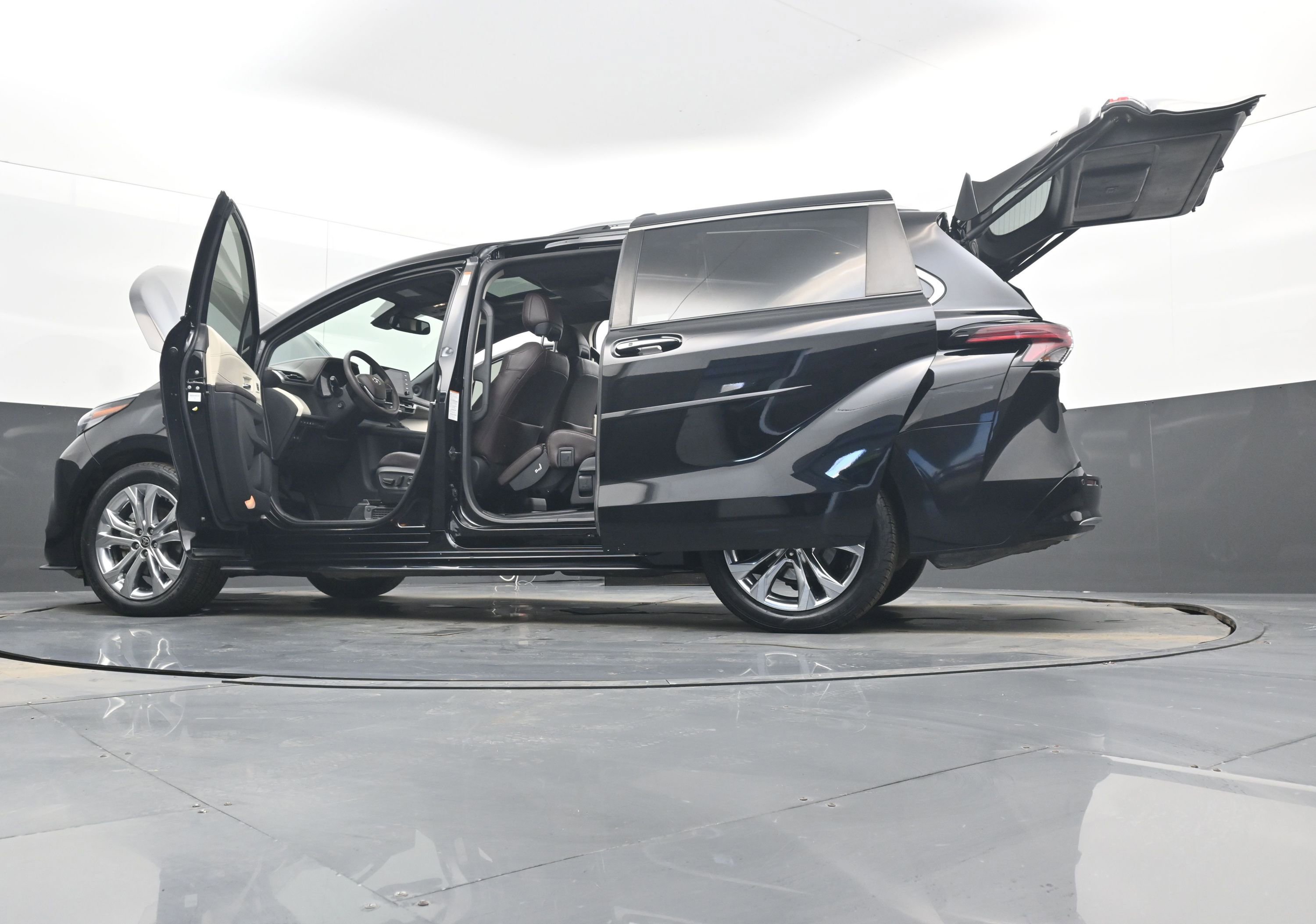 Used 2022 Toyota Sienna Platinum image 45