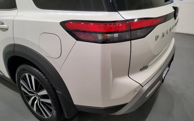 Used 2024 Nissan Pathfinder Platinum image 12