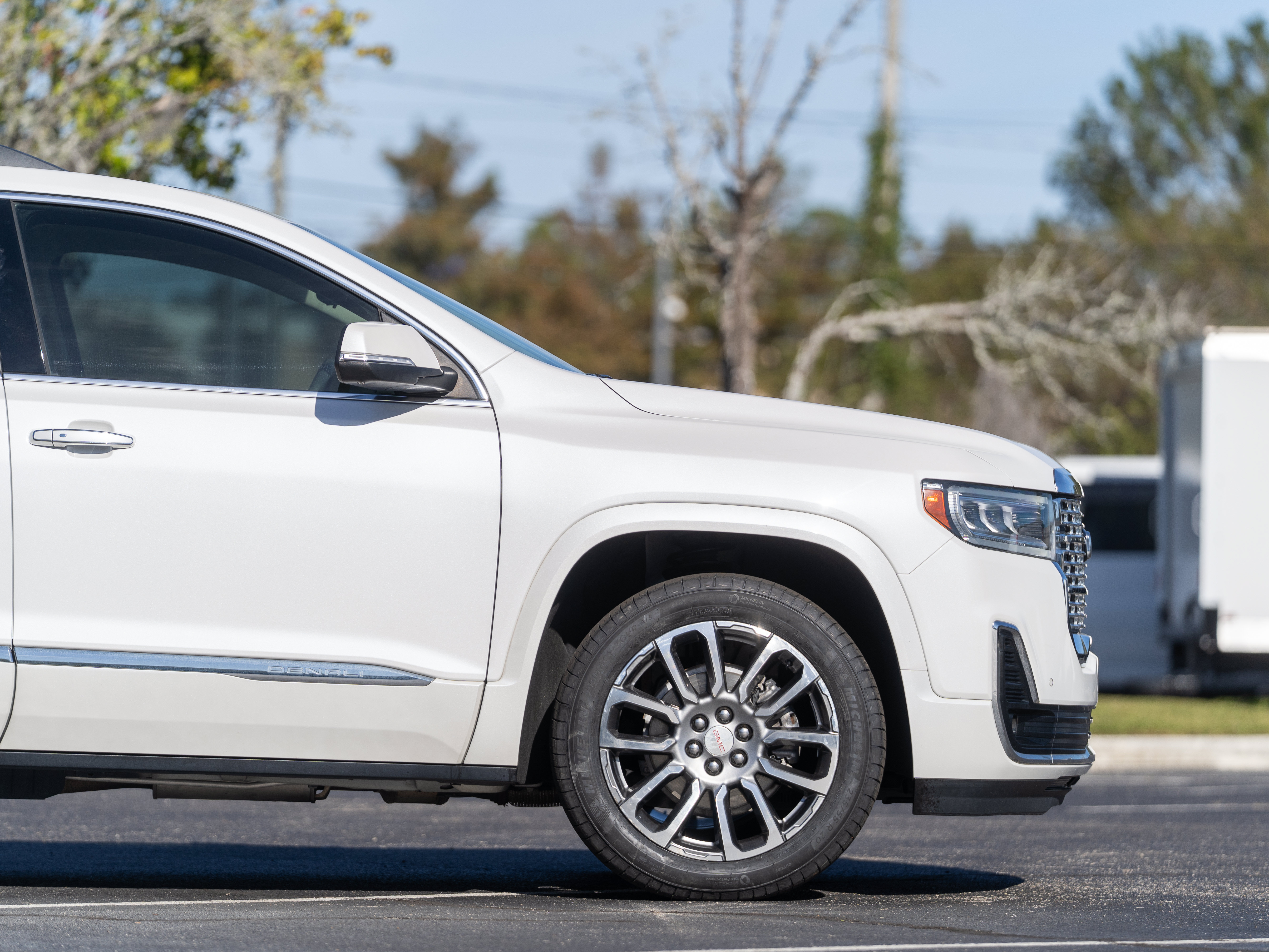 Used 2023 GMC Acadia Denali w/ Denali Ultimate Package FWD image 7