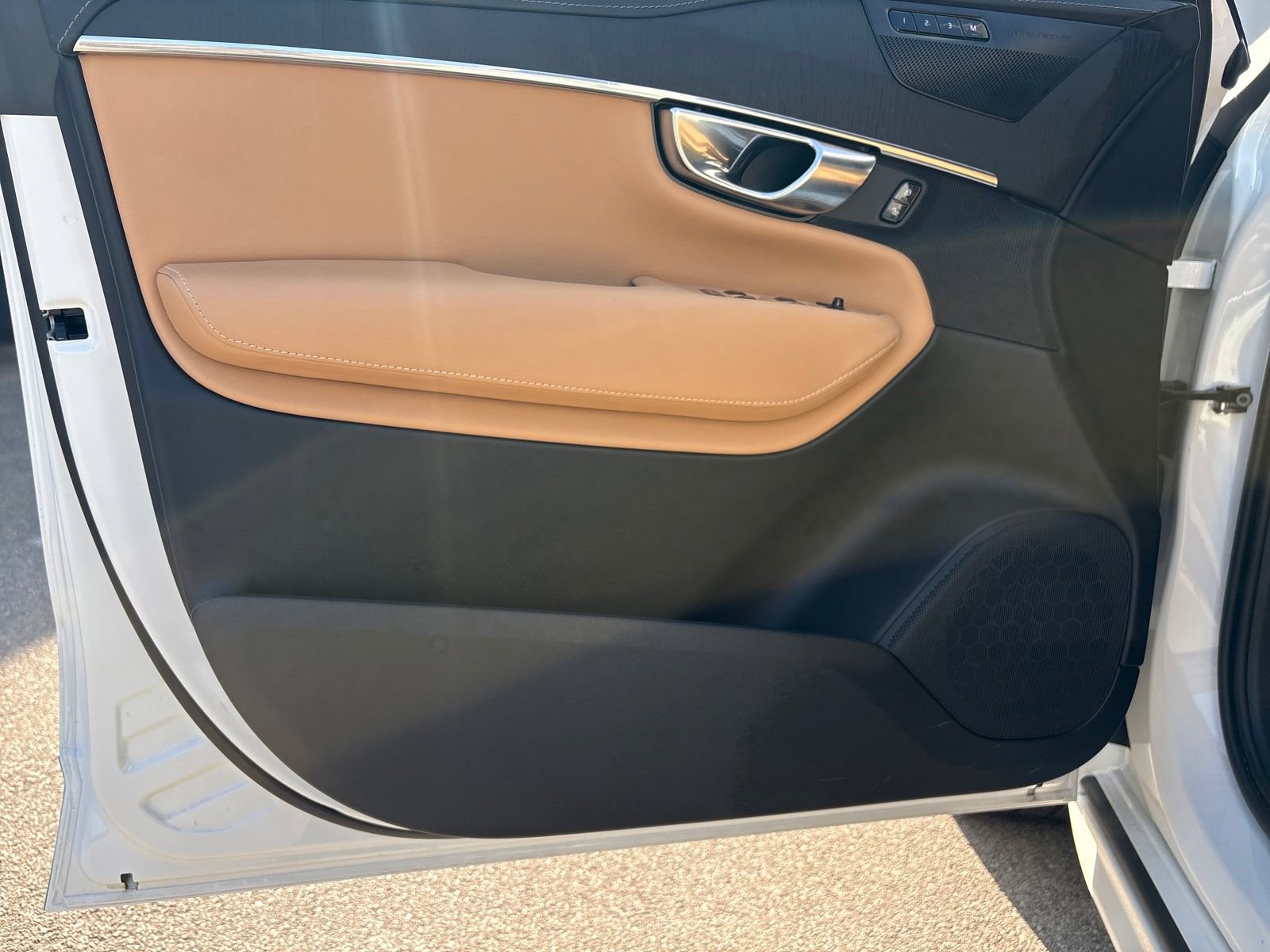 Certified 2025 Volvo XC90 T8 Ultra w/ Protection Package Premier image 12