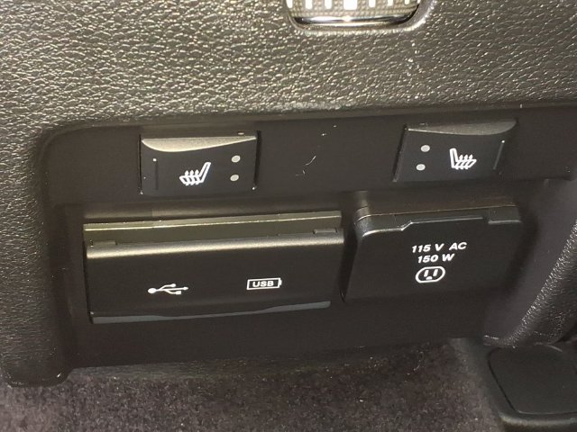 Used 2019 Jeep Cherokee Overland w/ Technology Group AWD/4WD image 13