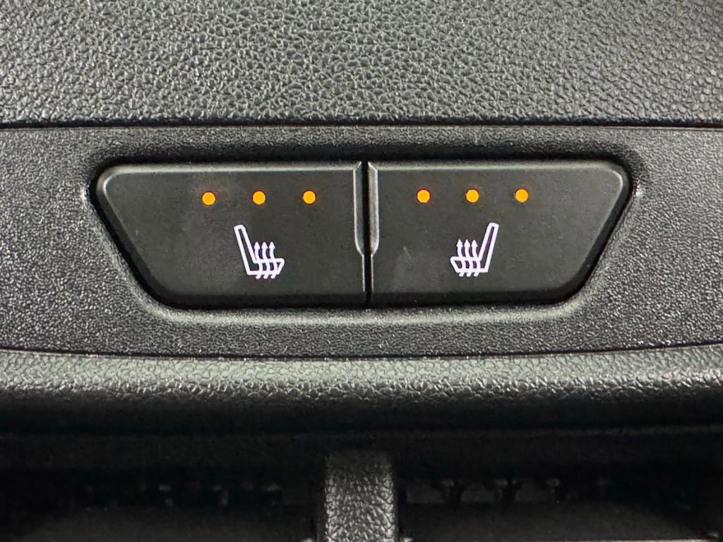 Used 2025 Chevrolet Equinox ACTIV w/ Safety and Technology Package image 7