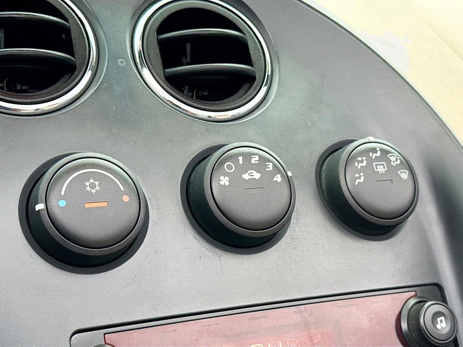 Used 2006 Pontiac Solstice Convertible w/ Premium Package image 10