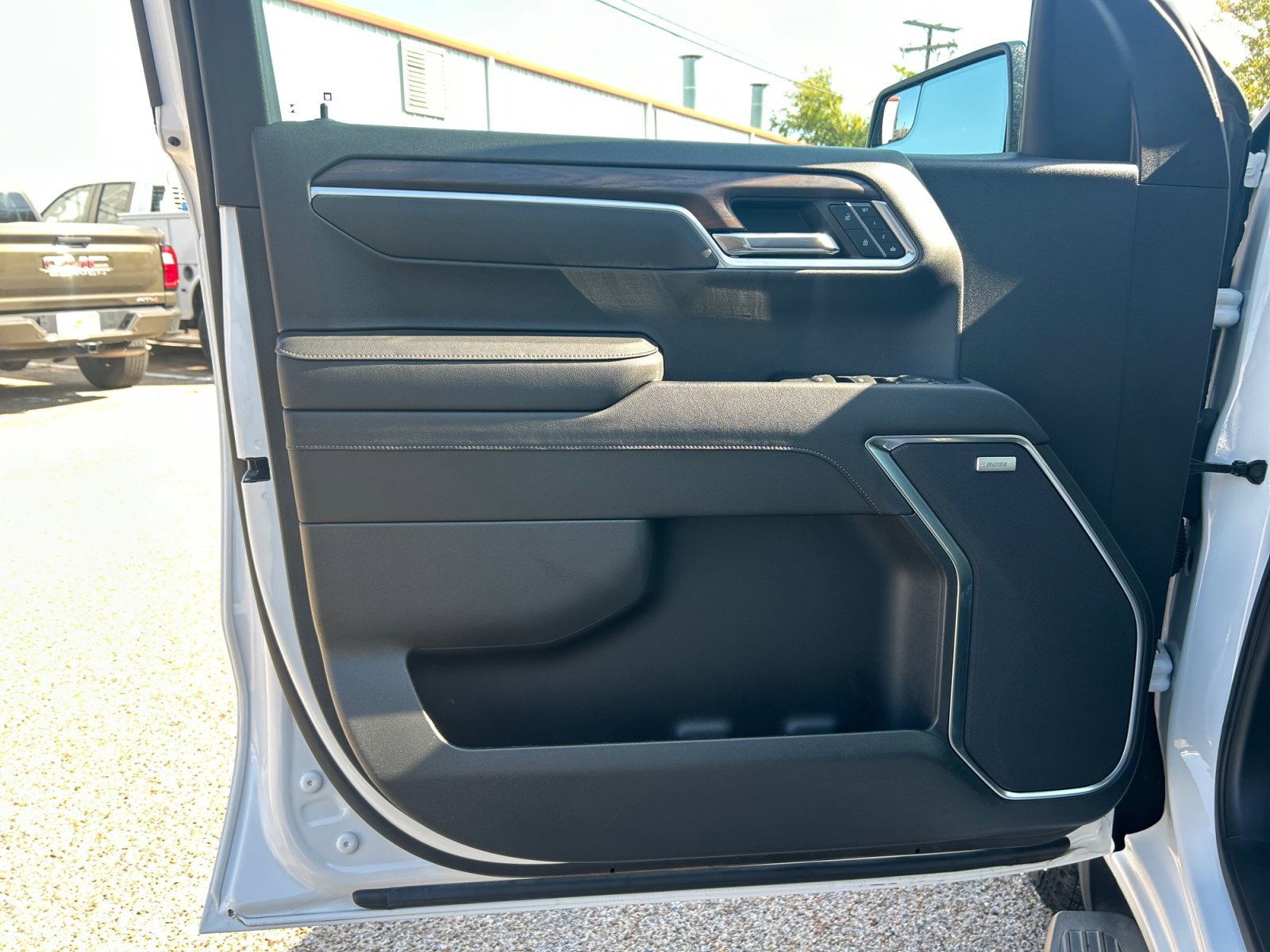 Used 2023 GMC Sierra 1500 SLT image 28