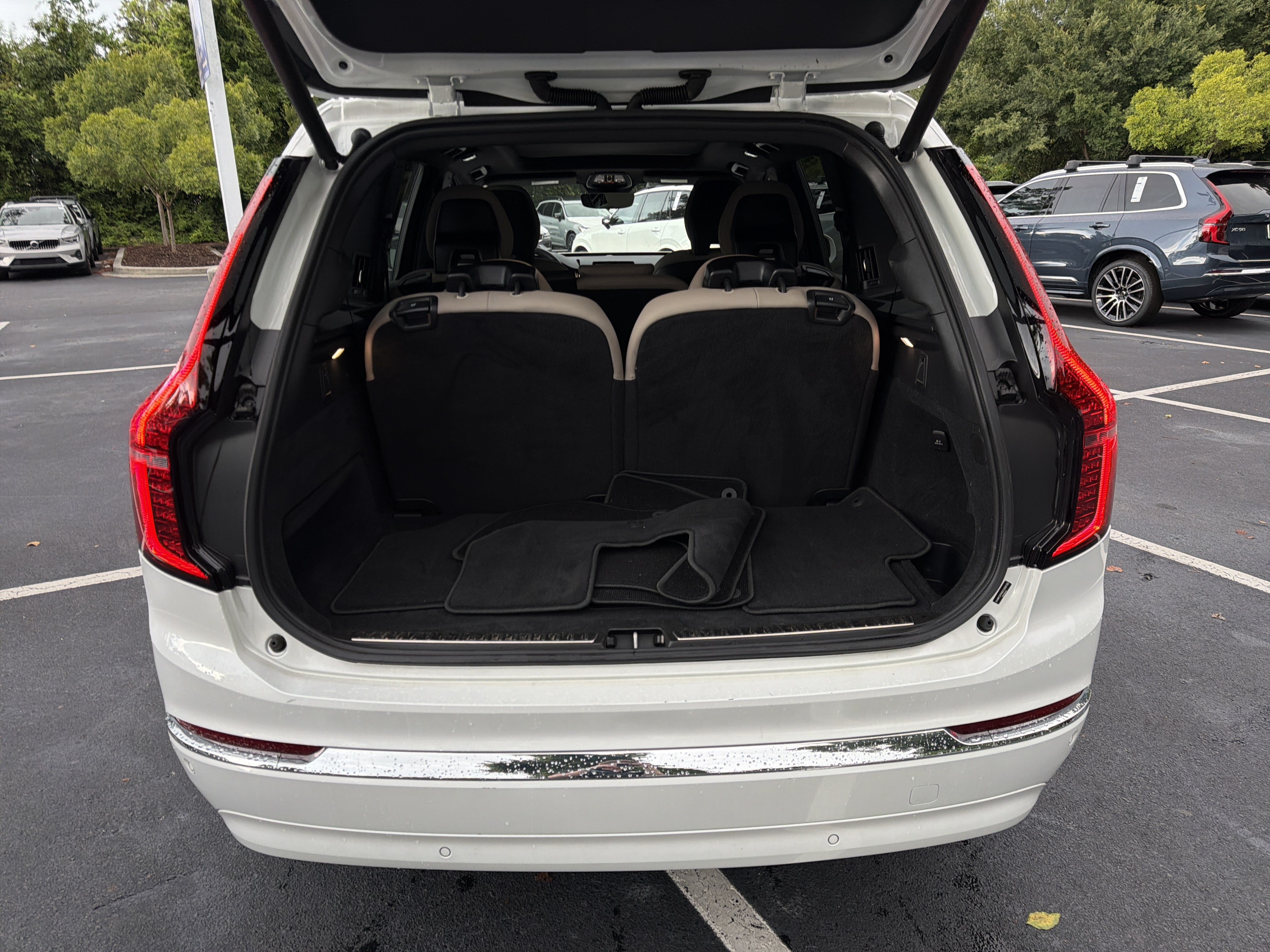 Used 2025 Volvo XC90 B5 Core AWD/4WD image 34