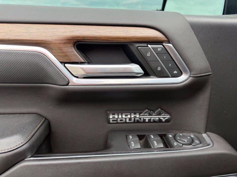 Used 2022 Chevrolet Silverado 1500 High Country w/ High Country Premium Package AWD/4WD image 5