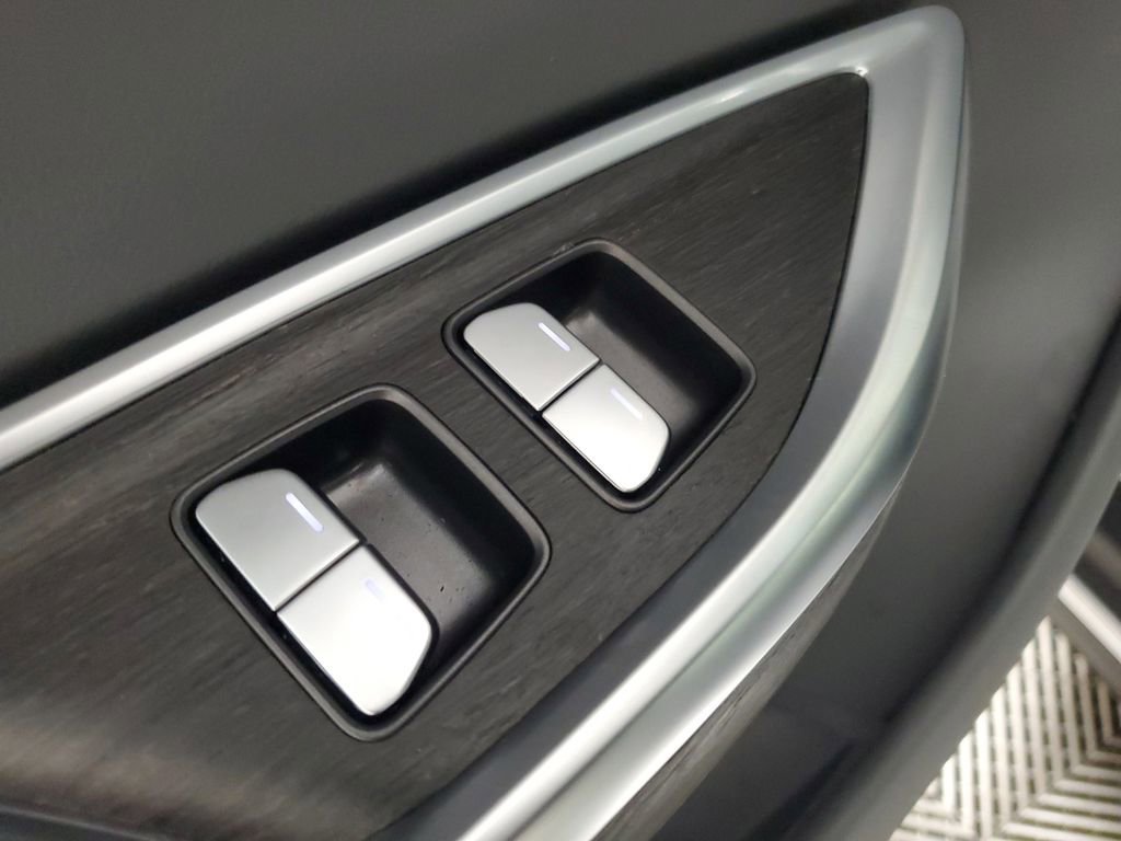 Used 2025 Lucid Air Pure image 19