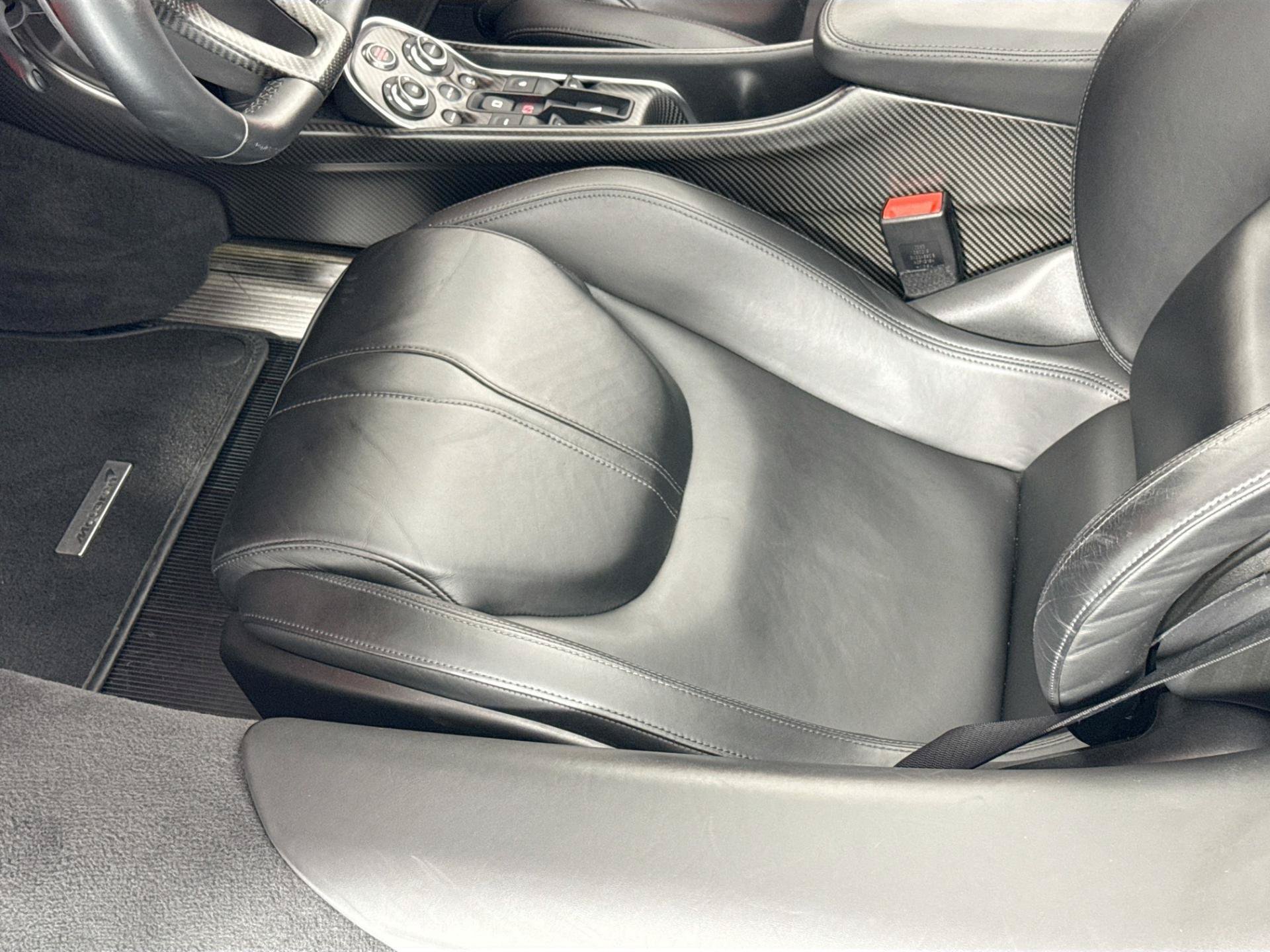 Used 2020 McLaren 600LT Spider RWD image 21