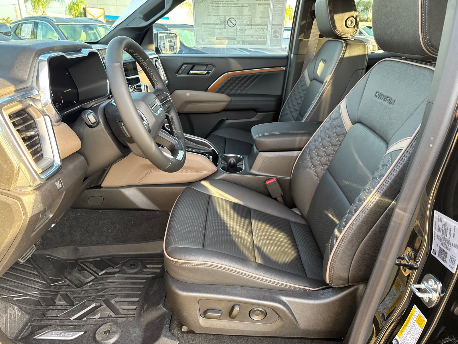 Used 2026 GMC Canyon Denali AWD/4WD image 27