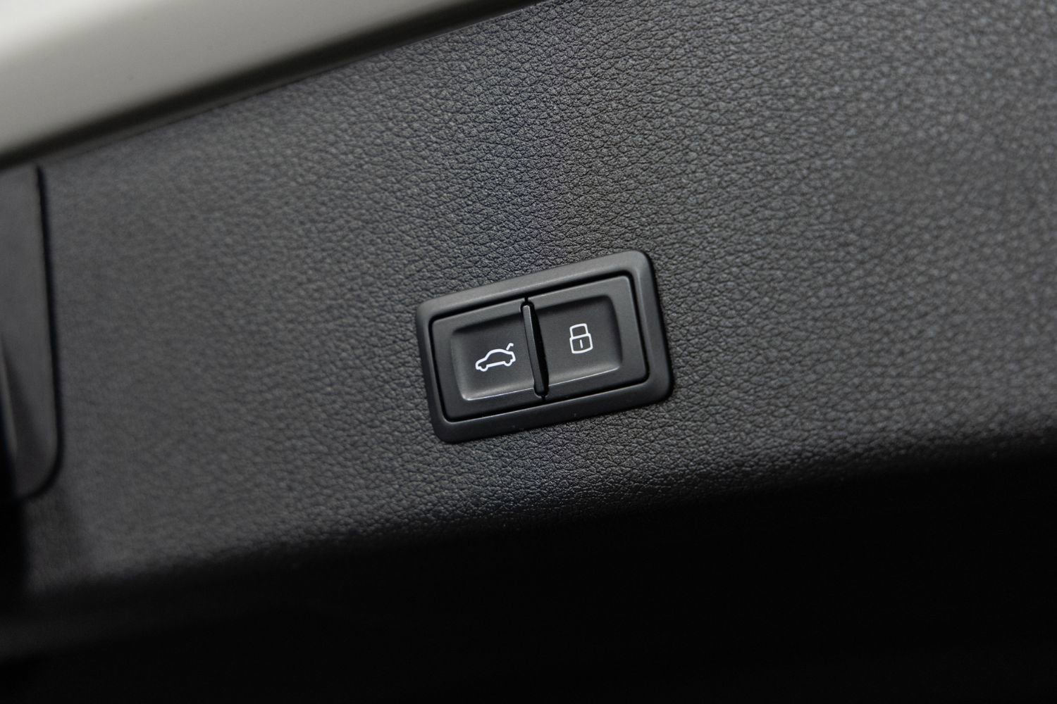 Used 2021 Audi e-tron Premium w/ Convenience Plus Package image 19