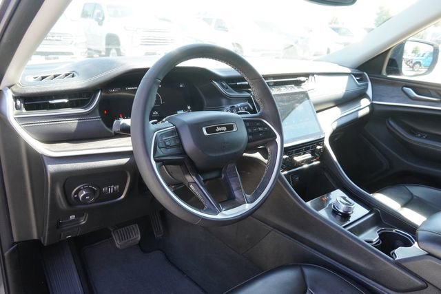 Used 2024 Jeep Grand Cherokee L Limited w/ Black Appearance Package image 20
