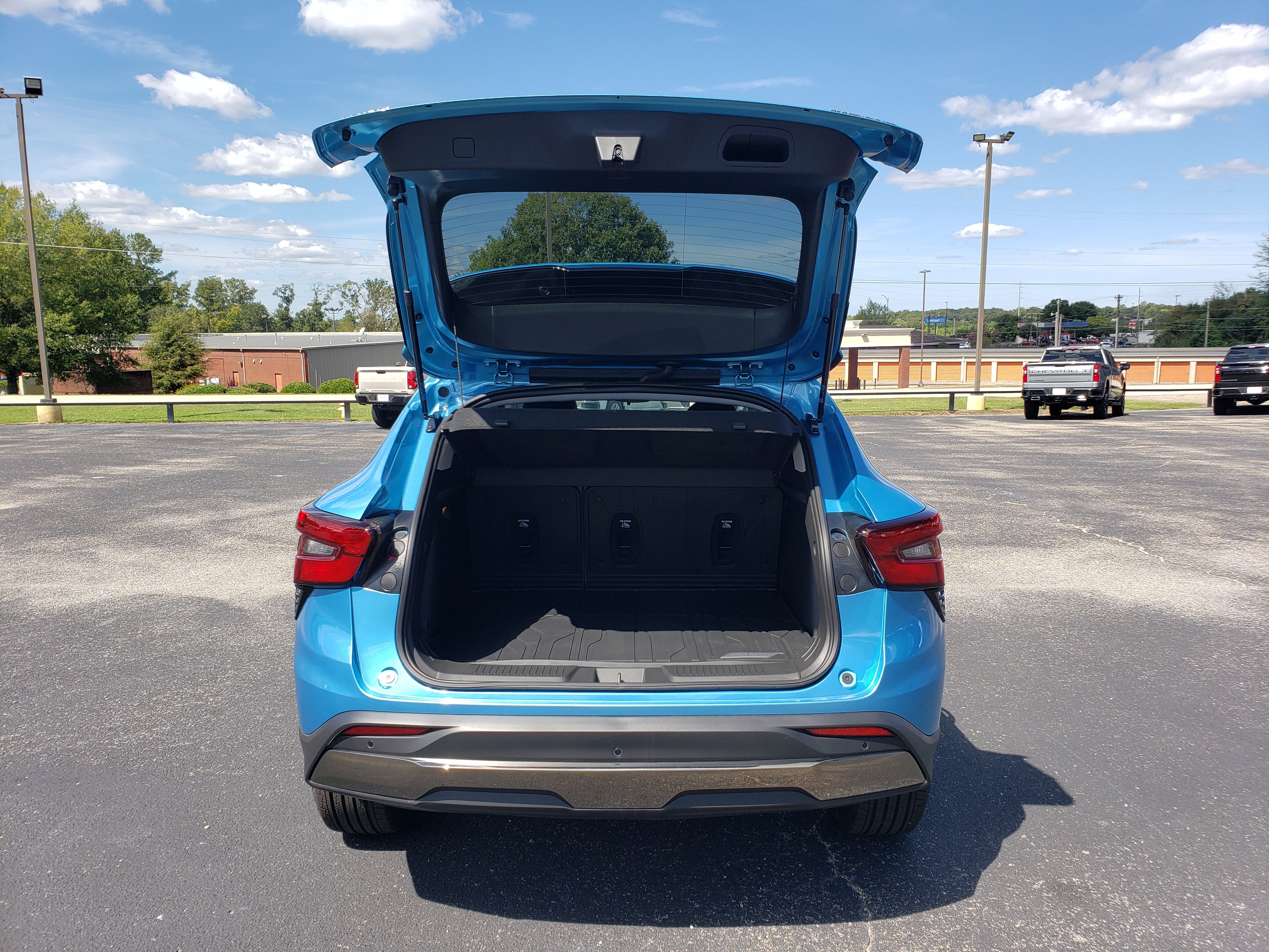 New 2026 Chevrolet Trax ACTIV w/ Sunroof Package FWD image 9