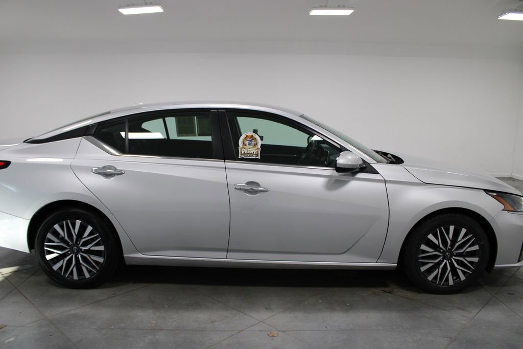 Used 2023 Nissan Altima 2.5 SV image 11