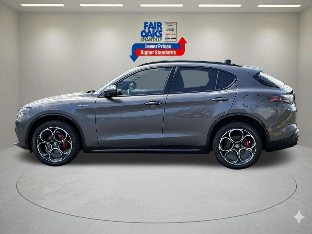 Used 2024 Alfa Romeo Stelvio Veloce AWD/4WD image 11