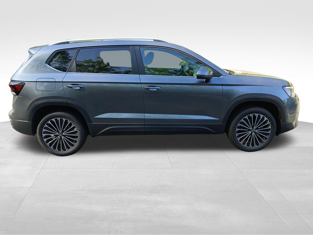 New 2026 Volkswagen Taos SE image 6