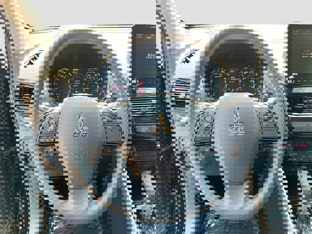 New 2025 Mitsubishi Eclipse Cross LE image 11