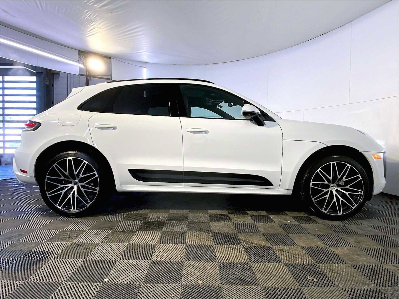 Certified 2023 Porsche Macan Turbo image 8