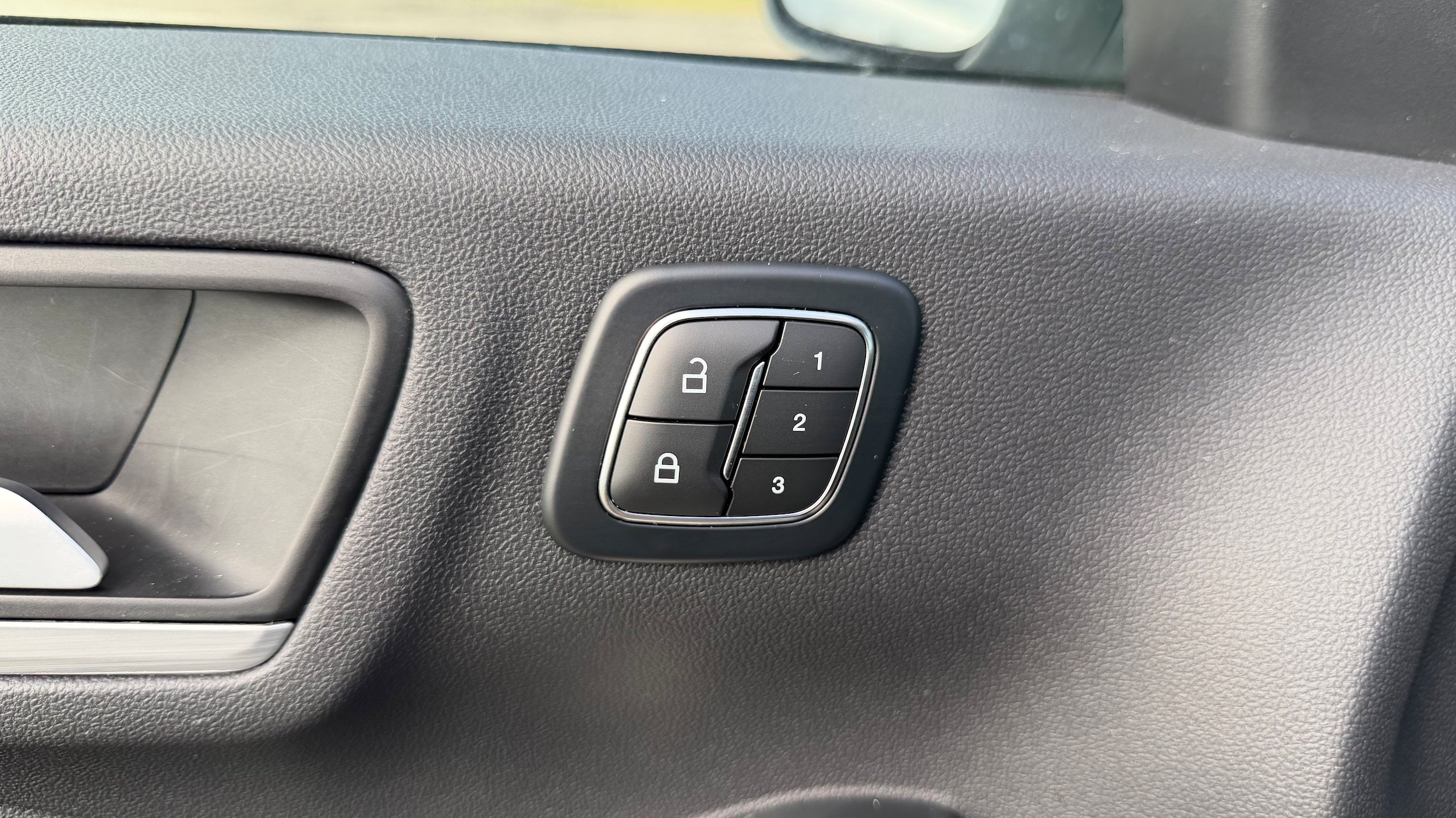 Used 2025 Ford Escape Platinum AWD/4WD image 24