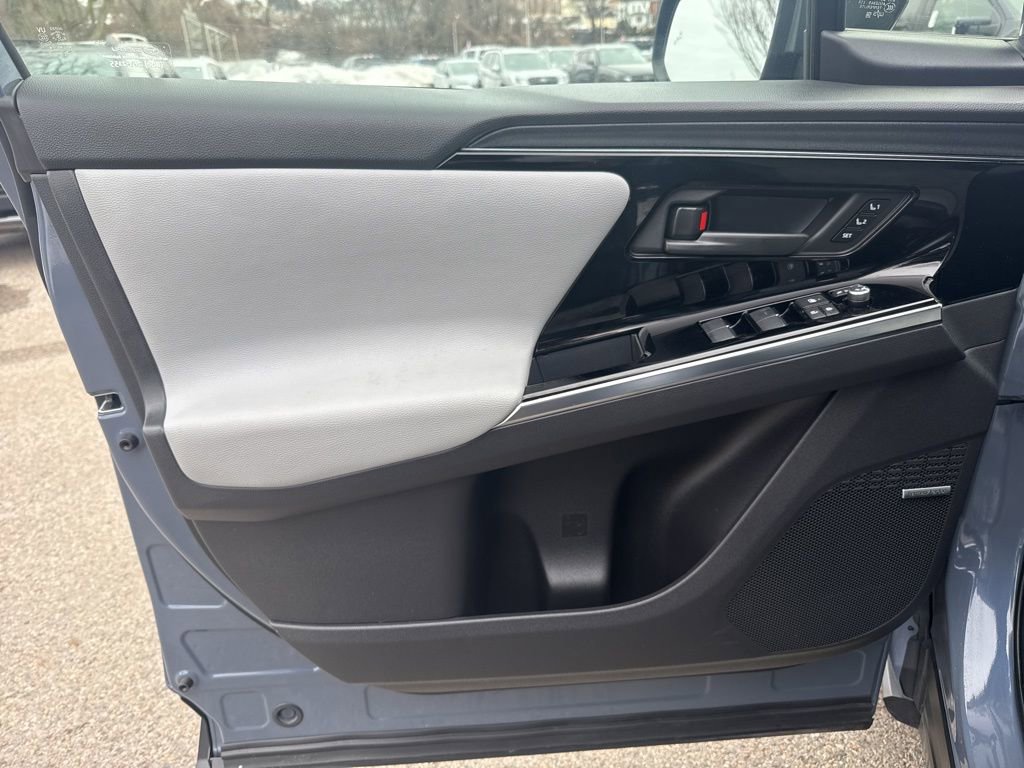 Used 2023 Subaru Solterra Limited image 20