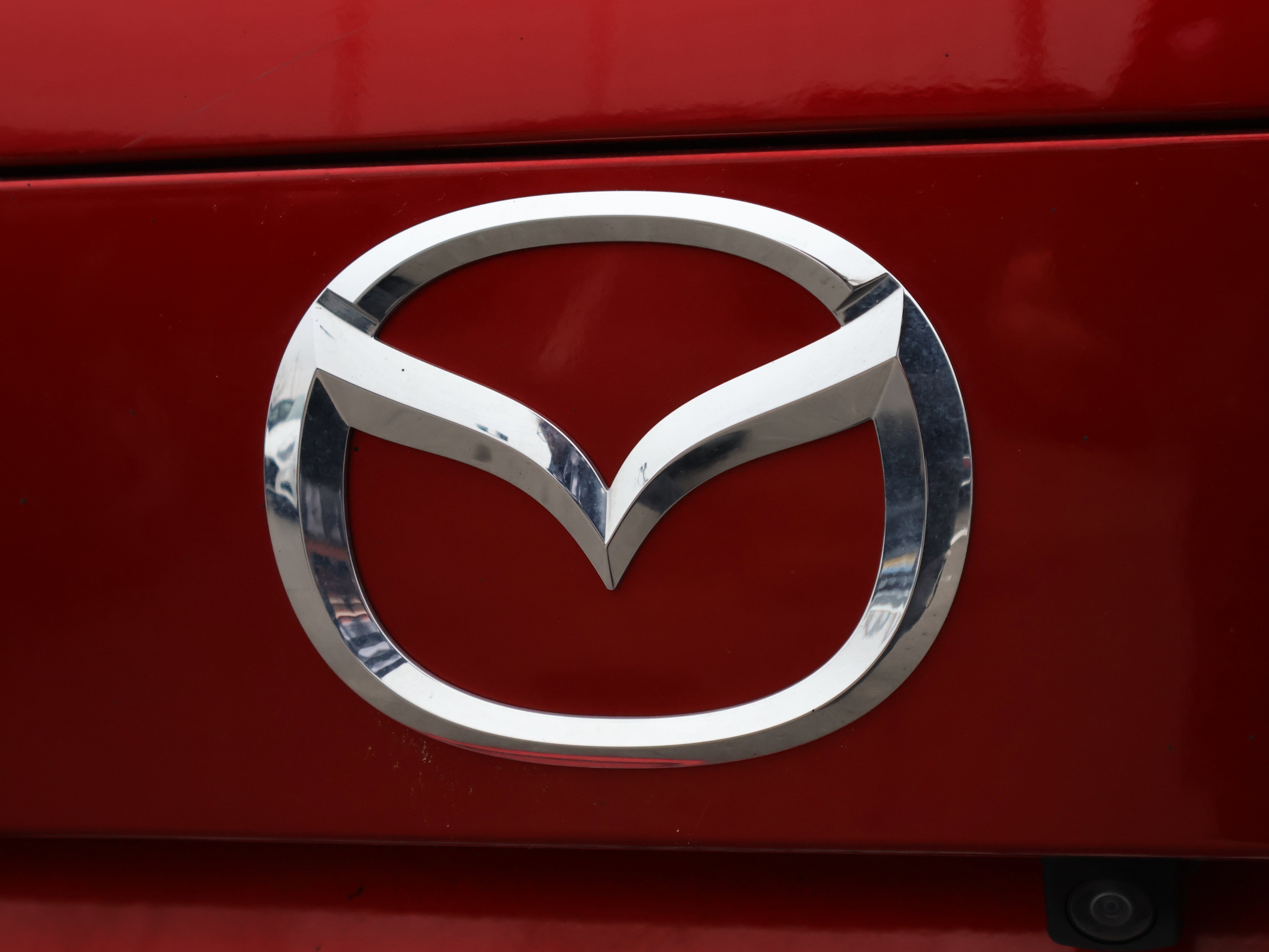 Used 2025 MAZDA CX-70 Plug-In Hybrid w/ Premium Pkg image 18