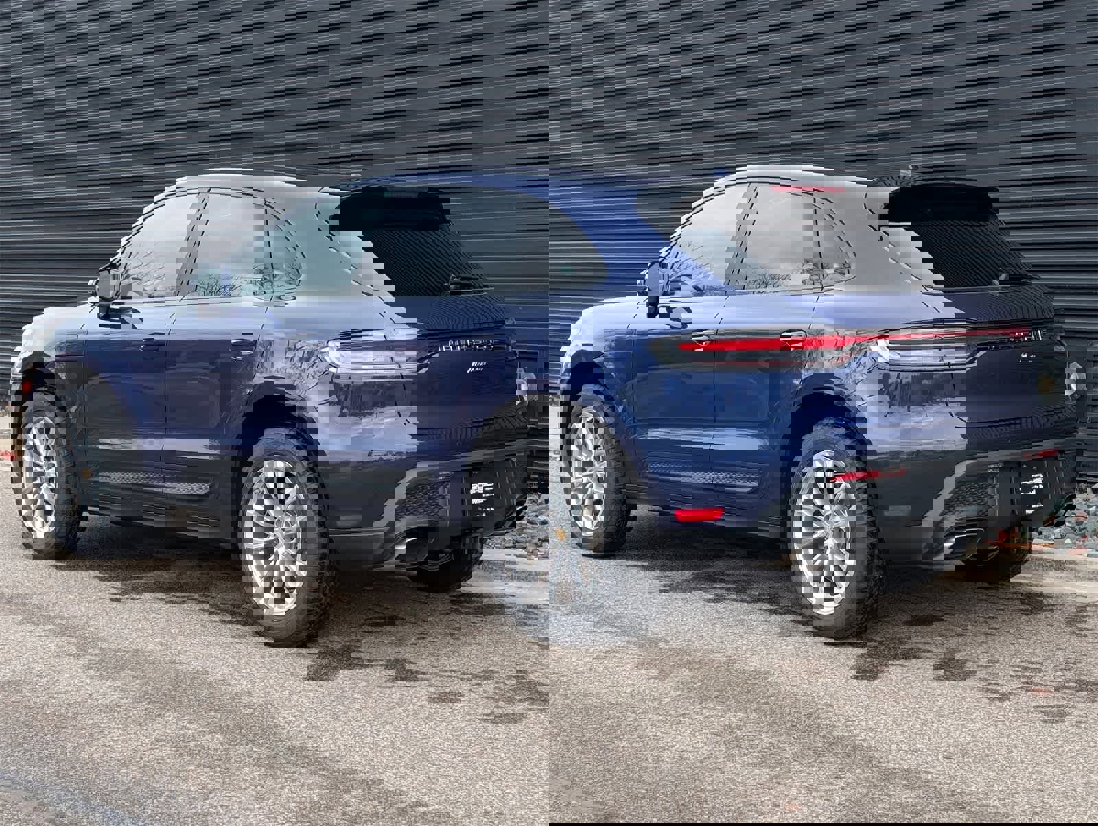 Used 2025 Porsche Macan image 3