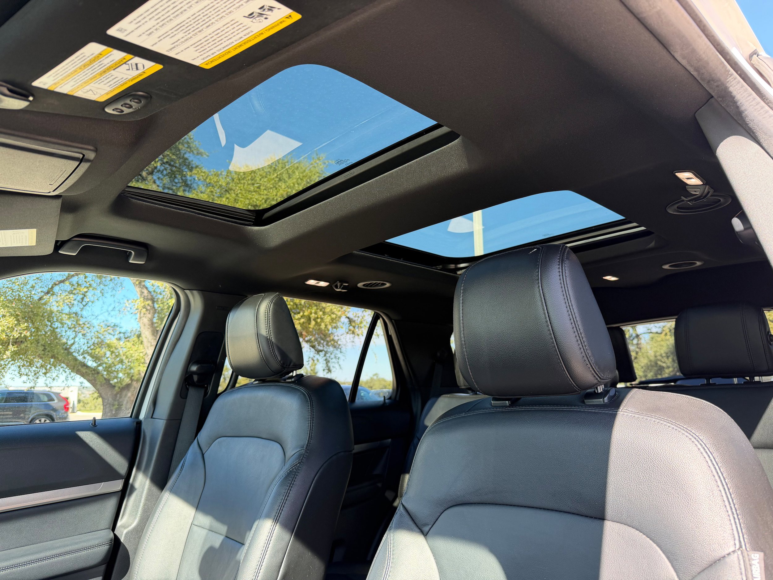 Used 2018 Ford Explorer XLT w/ Equipment Group 202A AWD/4WD image 25