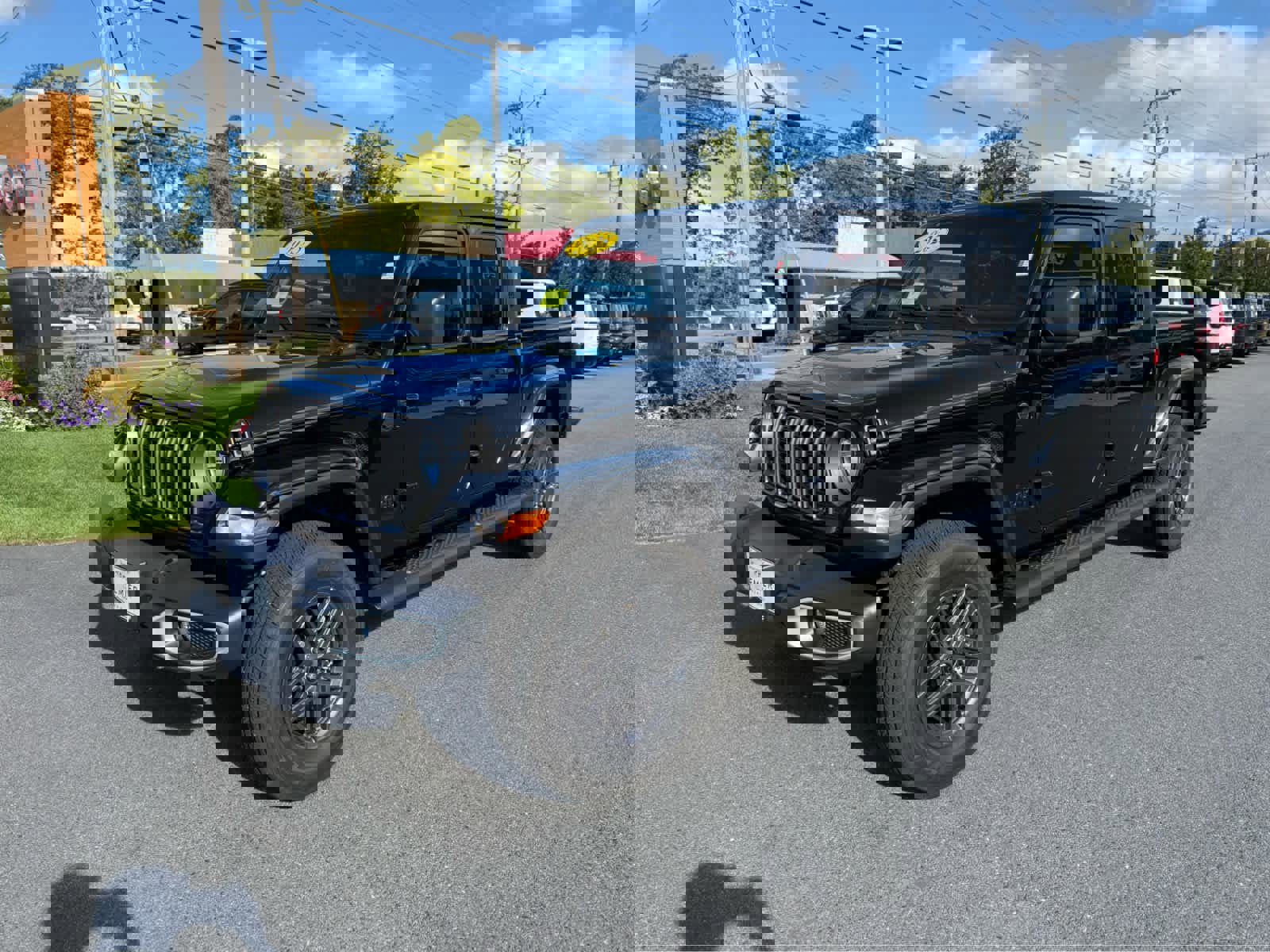 Used 2025 Jeep Gladiator Sport image 4