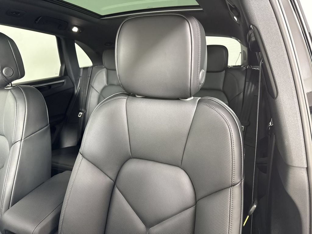 New 2026 Porsche Macan AWD/4WD image 41