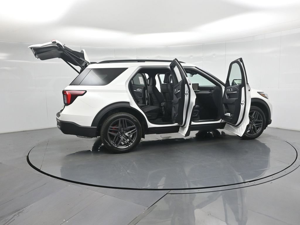 New 2026 Ford Explorer ST-Line w/ ST-Line Street Pack AWD/4WD image 4