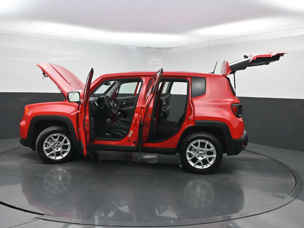Used 2023 Jeep Renegade Latitude AWD/4WD image 33