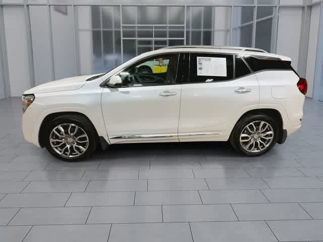 Used 2022 GMC Terrain Denali w/ Denali Premium Package AWD/4WD image 5
