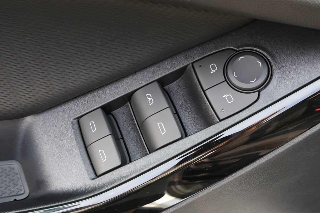 New 2027 Chevrolet Equinox LT w/ Midnight Edition FWD image 18