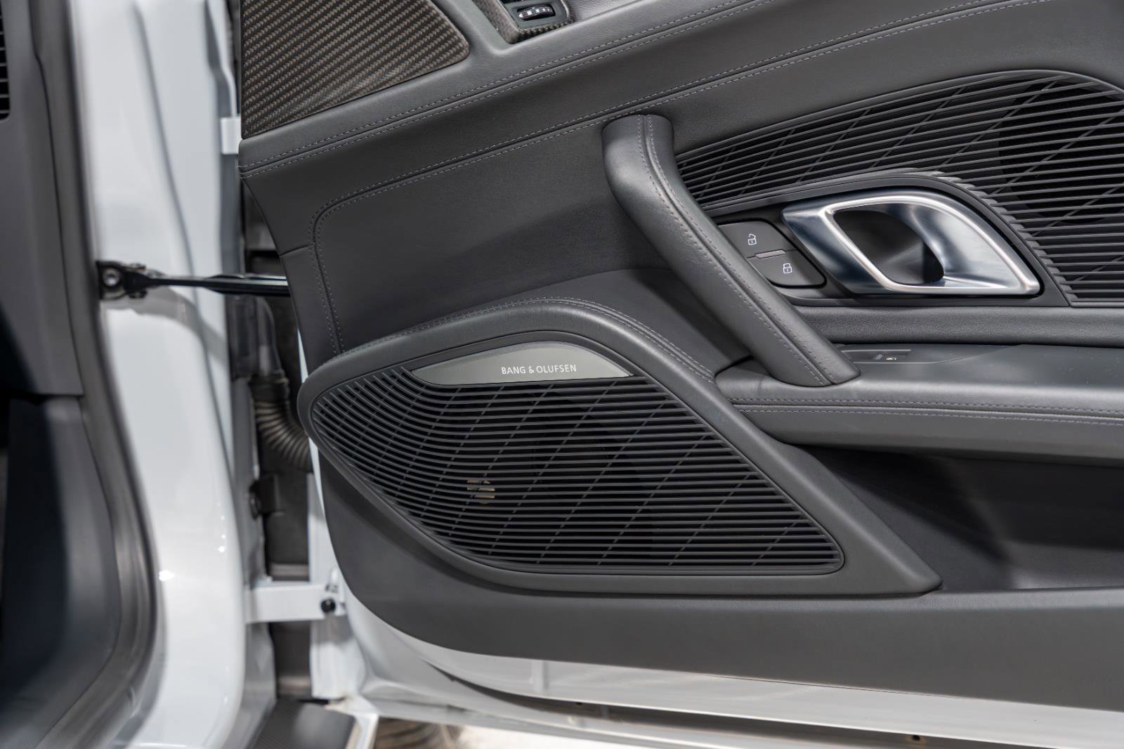 Used 2017 Audi R8 V10 plus w/ Full Leather Package image 82