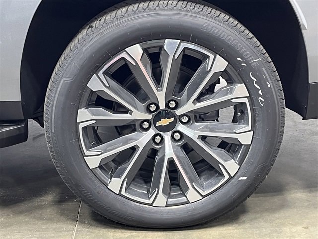 New 2025 Chevrolet Suburban High Country image 9