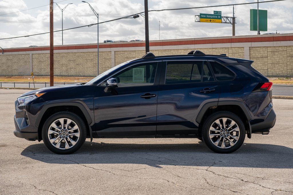 Used 2021 Toyota RAV4 XLE Premium image 4