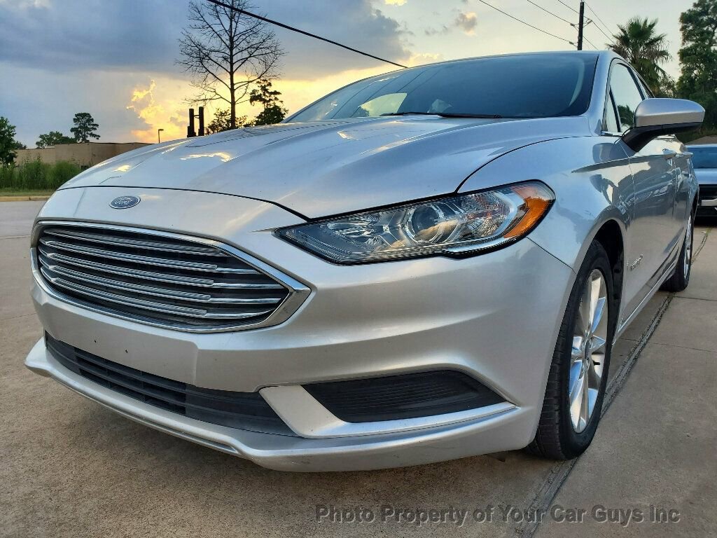 Used 2017 Ford Fusion SE image 3