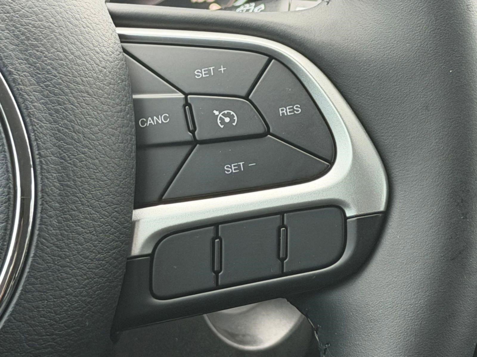 Used 2018 Jeep Compass Latitude FWD image 23