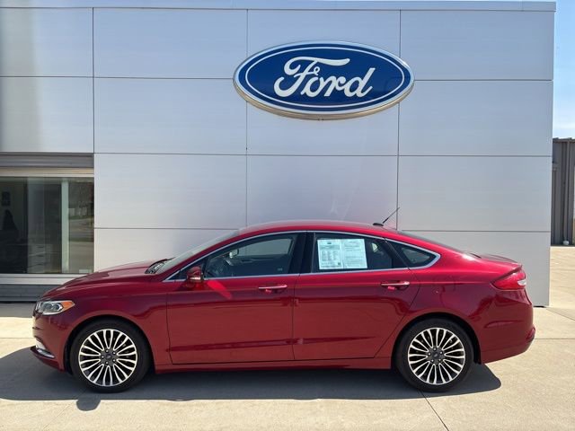 Used 2017 Ford Fusion SE w/ Fusion SE Technology Package FWD image 2