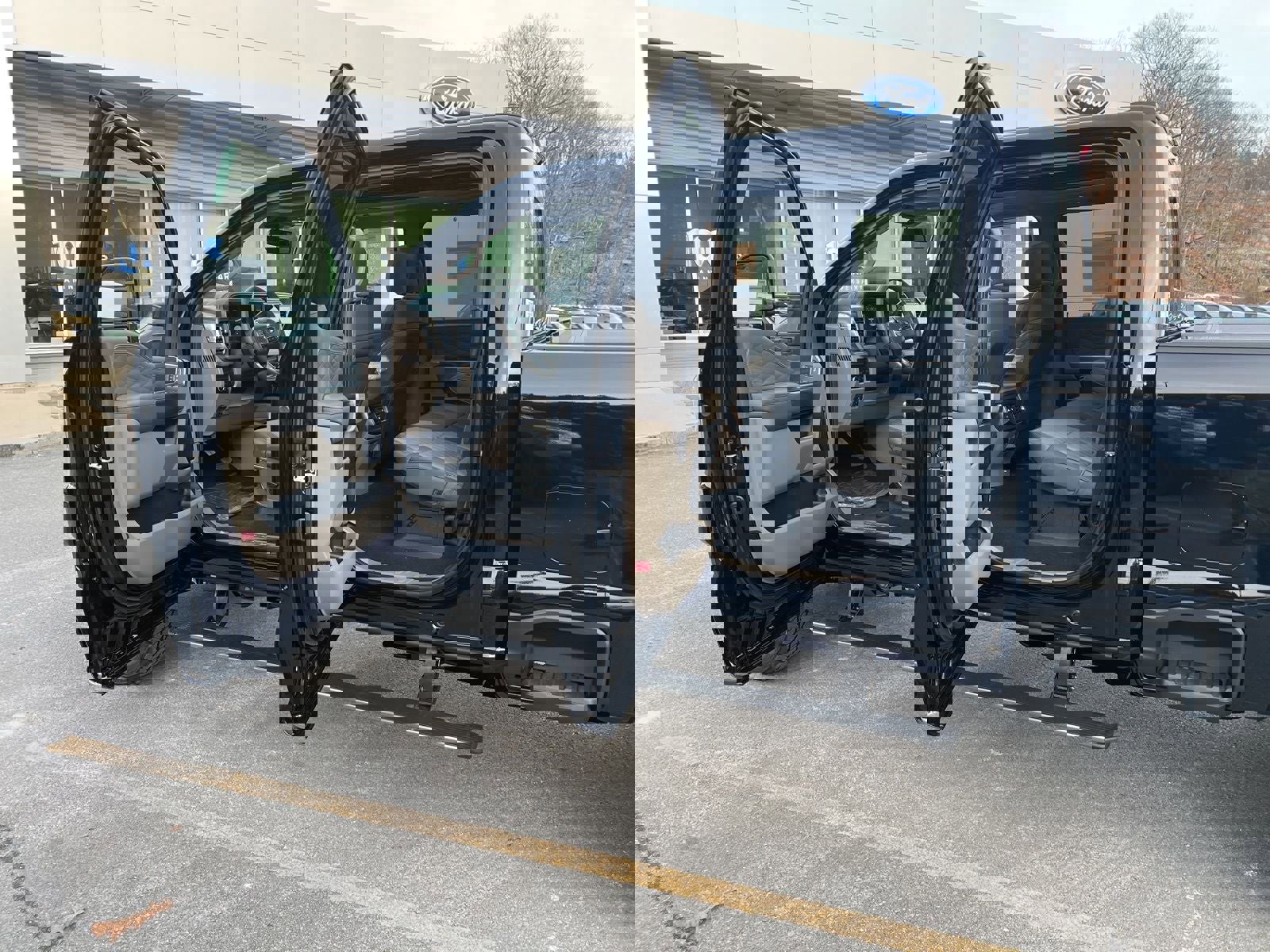 New 2026 Ford F350 Platinum w/ Platinum Plus Package image 16