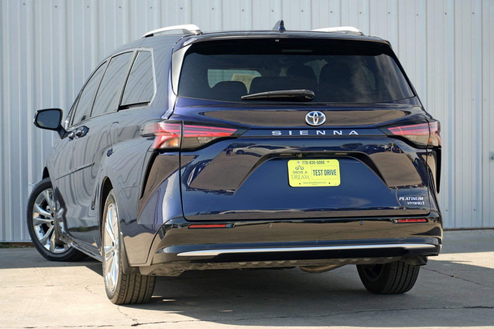 Used 2024 Toyota Sienna Platinum image 6