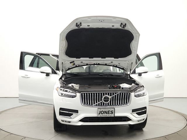 Used 2024 Volvo XC90 B6 Plus image 10