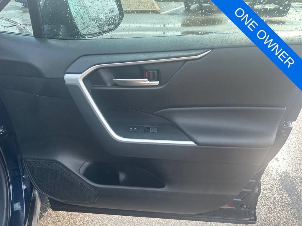 Used 2025 Toyota RAV4 XLE FWD image 8