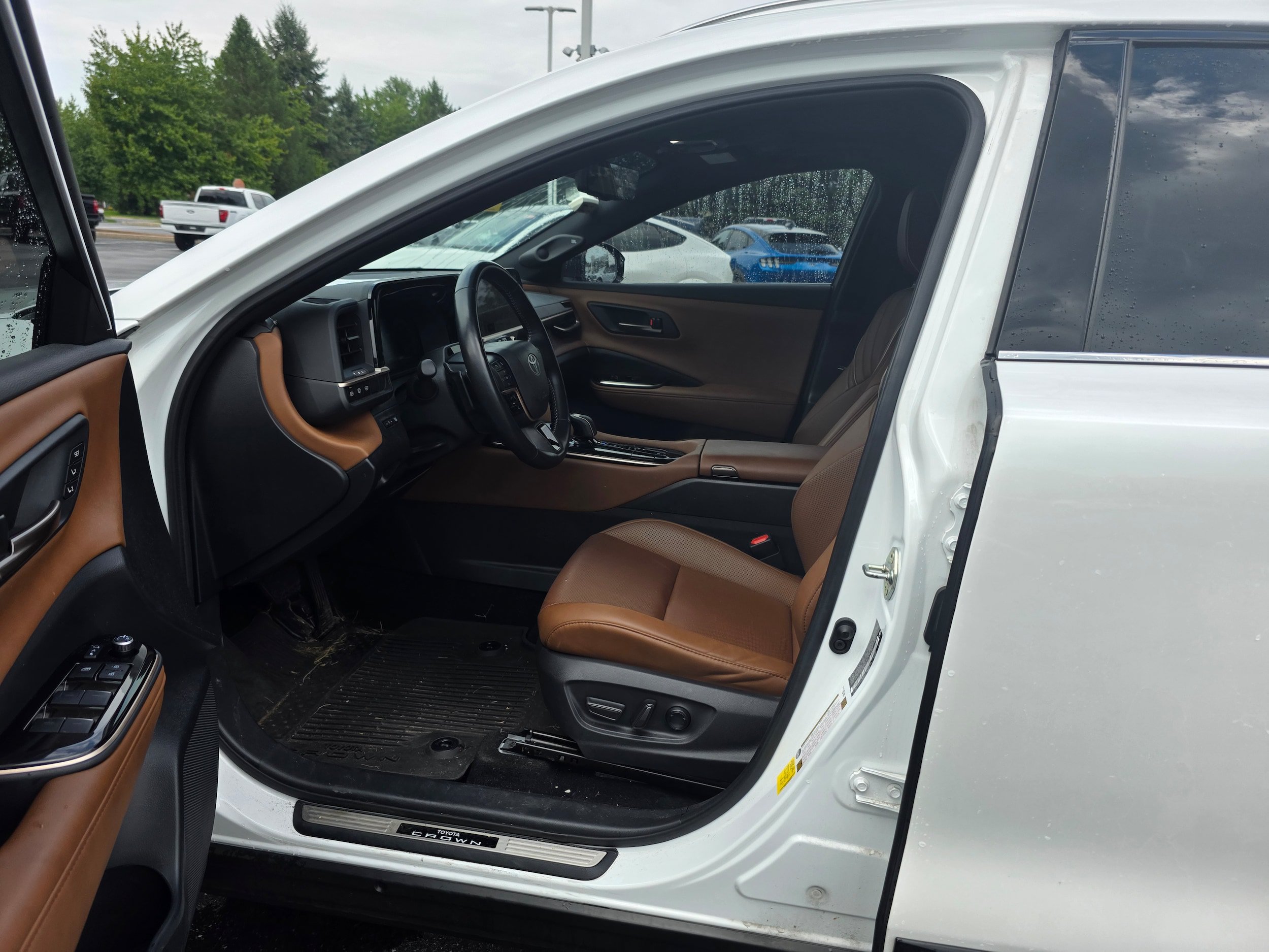 Used 2025 Toyota Crown Signia w/ Advanced Technology Package AWD/4WD image 19