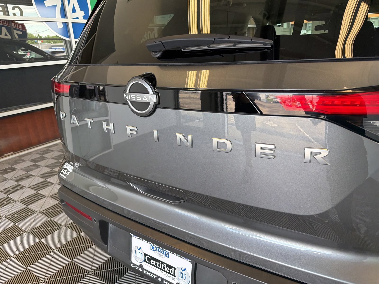 Used 2025 Nissan Pathfinder SV FWD image 7