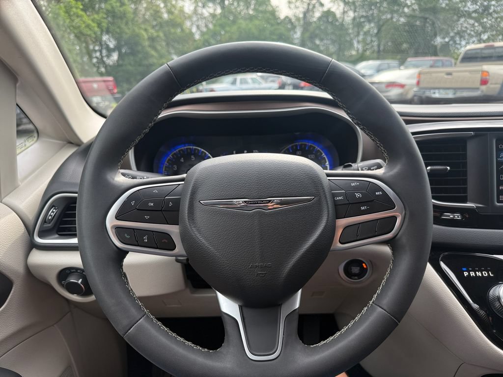 Used 2023 Chrysler Voyager LX FWD image 20