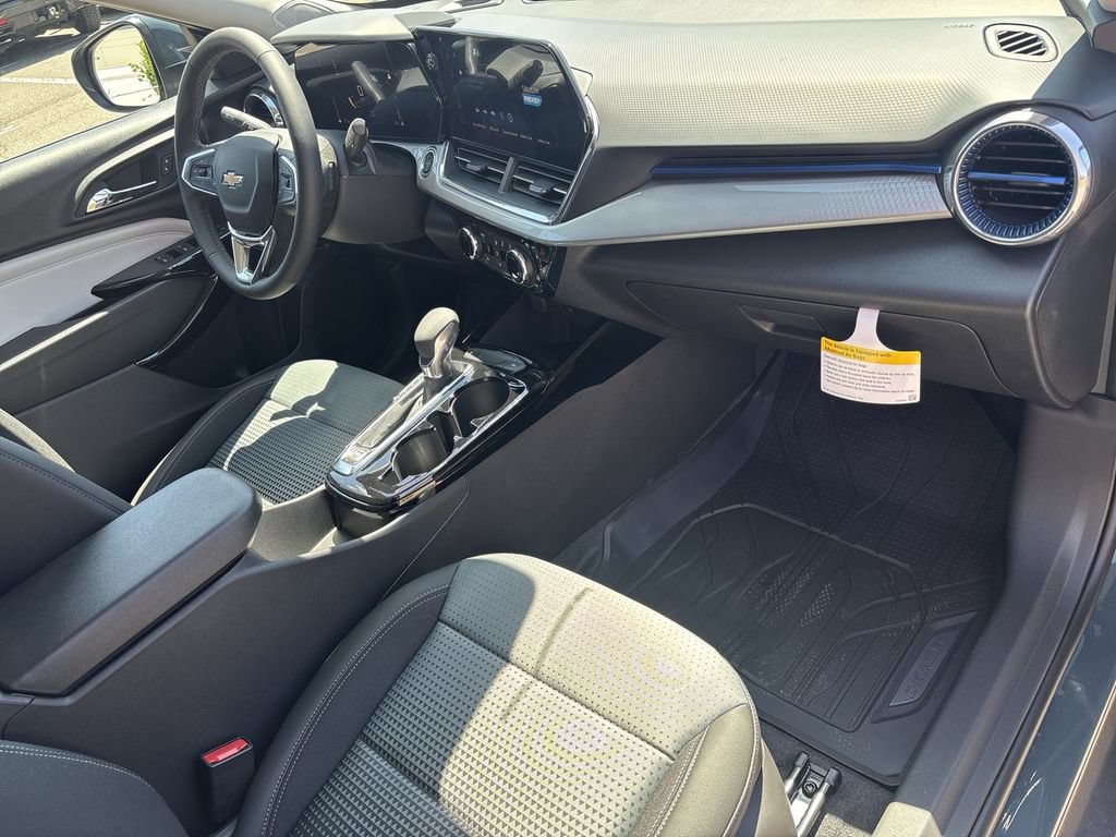 New 2026 Chevrolet Trax LT w/ Driver Confidence Package FWD image 28