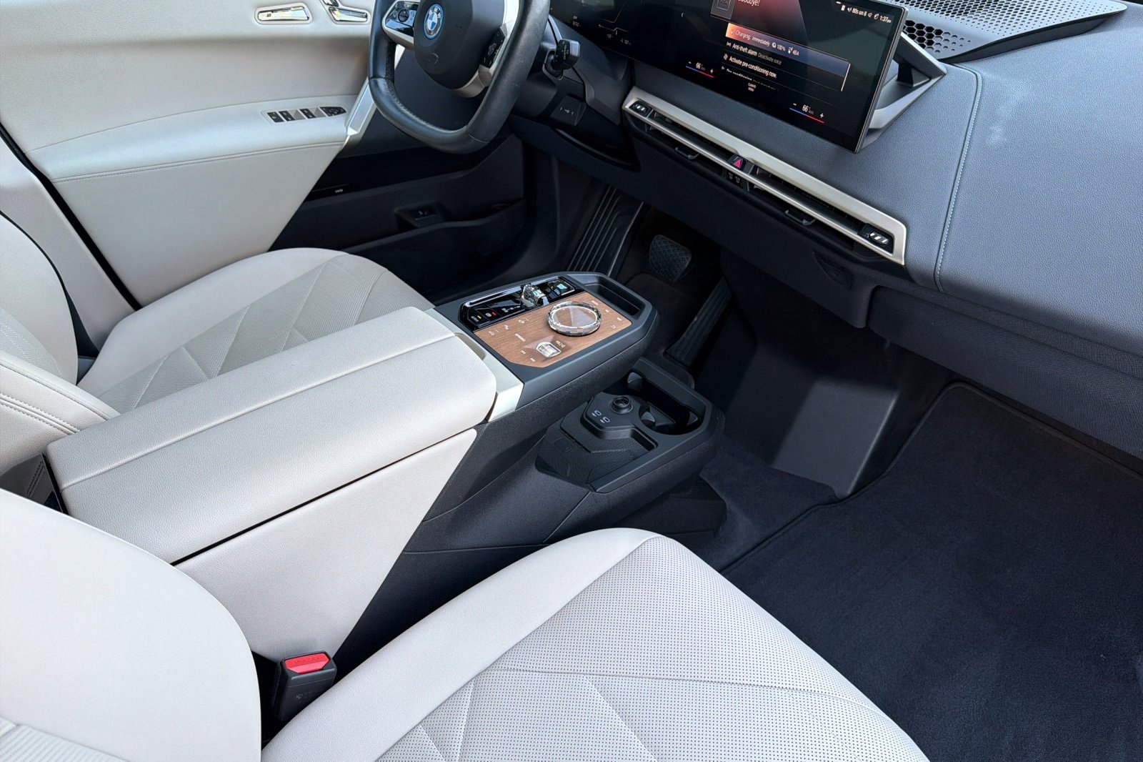 Used 2023 BMW iX xDrive50 w/ Premium Package image 19