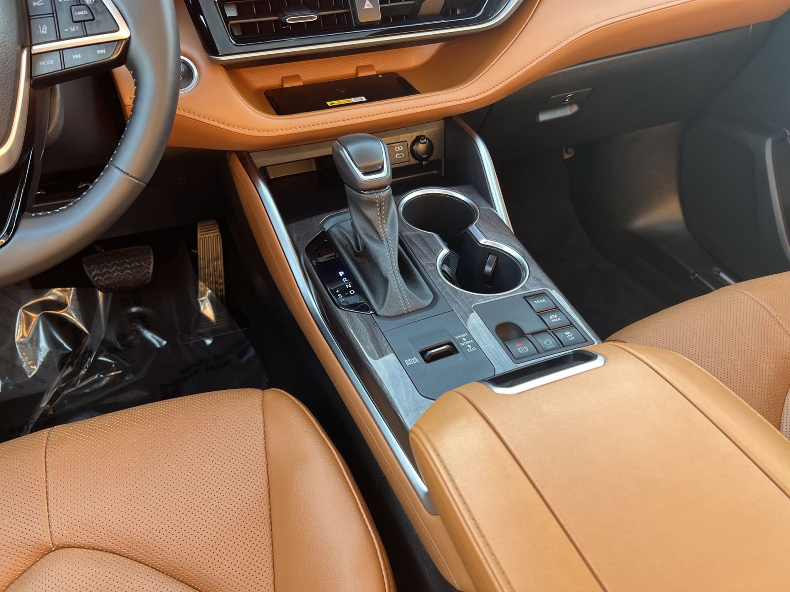 Used 2024 Toyota Highlander Platinum image 22